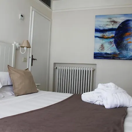 Bijou Hotel 4*
