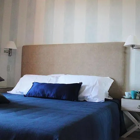 Отель Bijou 4*
