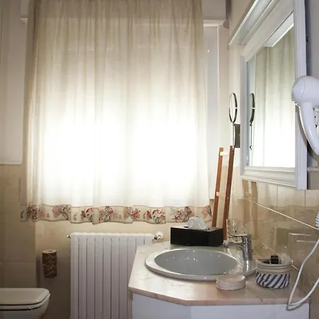 Bijou Hotell 4*